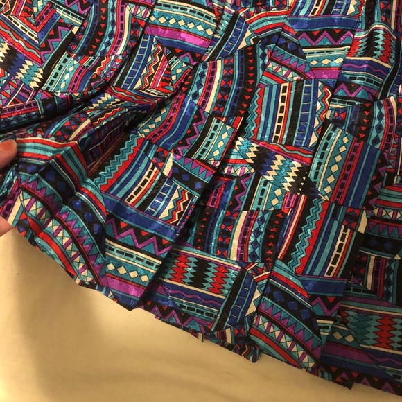 Adorable pleated high waisted skirt - Picture 3 of 8